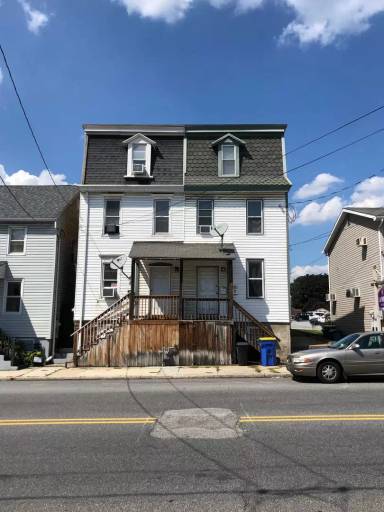 Main picture of 241 E Main St