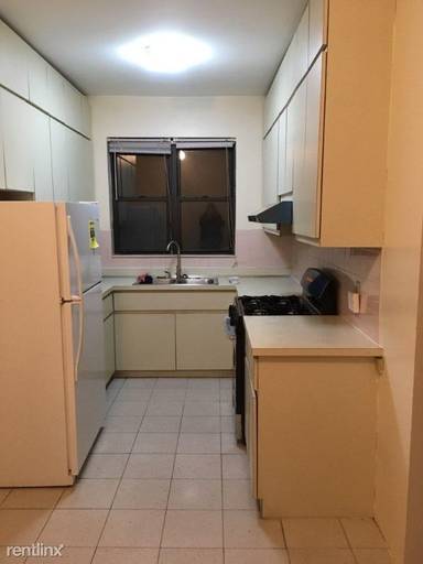Main picture of 212 Bay 32nd St
