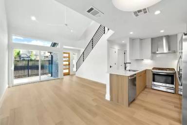 Main picture of 1900 Albury Cv