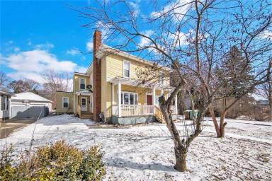 Main picture of 64 1st St