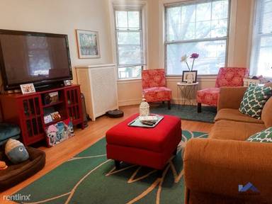 Main picture of 919 W Oakdale Ave