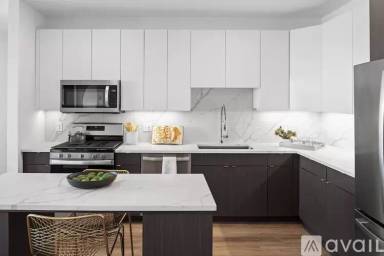 Main picture of 93 Midtown Brg St