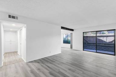 Main picture of 4260 Troost Ave