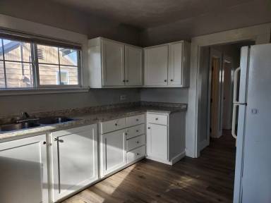 Main picture of 118 E 1st St