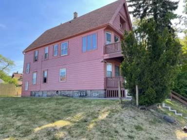 Main picture of 215 E Center St