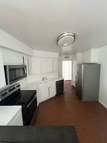 Main picture of 17440 Burbank Blvd