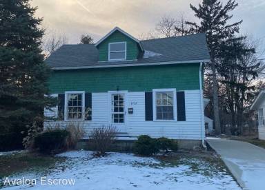 Main picture of 4924 W 220th St