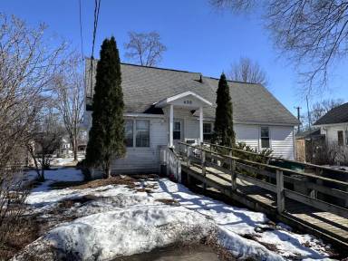 Main picture of 420 10th St N