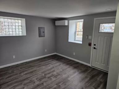 Main picture of 326 Roselyn St