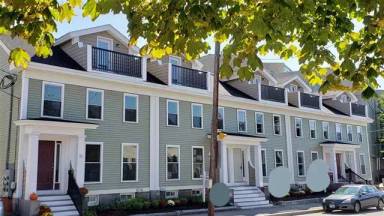 Main picture of 4 N Spring St
