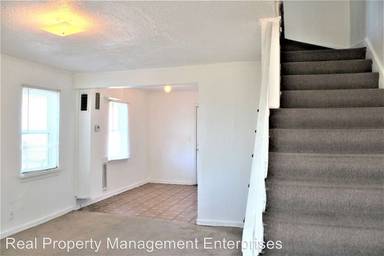 Main picture of 2714 N Lyons Dr