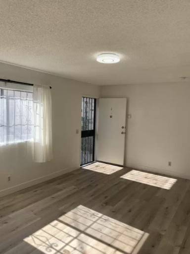 Main picture of 454 Casanova St