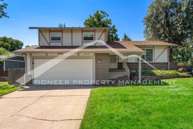Main picture of 10740 W 102nd Pl