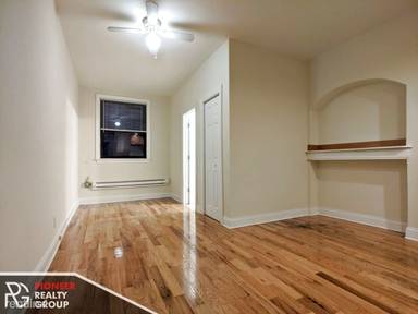 Main picture of 540 W Wellington Ave