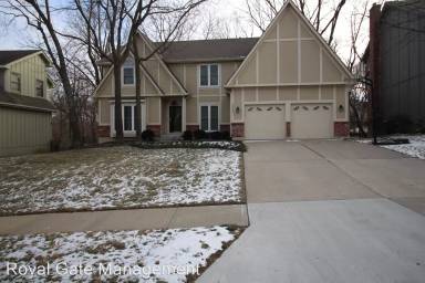 Main picture of 15631 Beverly St