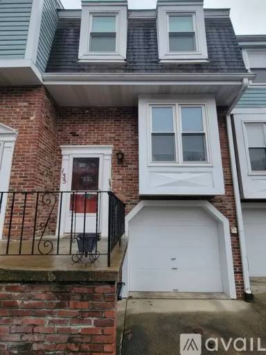 Main picture of 135 Spruce Ct