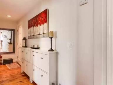 Main picture of 25 Essex St