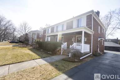 Main picture of 751 Harcourt Rd