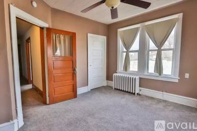Main picture of 503 S Broadway