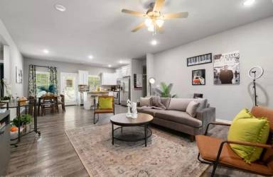 Main picture of 16 Boreland Ln
