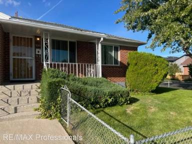 Main picture of 695 Roberts St