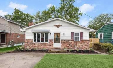 Main picture of 8102 Holly Rd