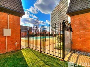 Main picture of 6000 N Brookline Ave