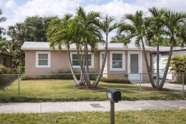 Main picture of 2512 NW 9th Ct