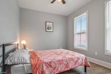 Main picture of 2808 Philip St