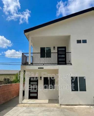 Main picture of 5235 Bellflower Blvd