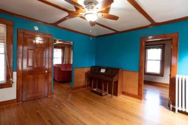 Main picture of 97 Oak St