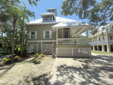 Main picture of 7808 Bay Dr