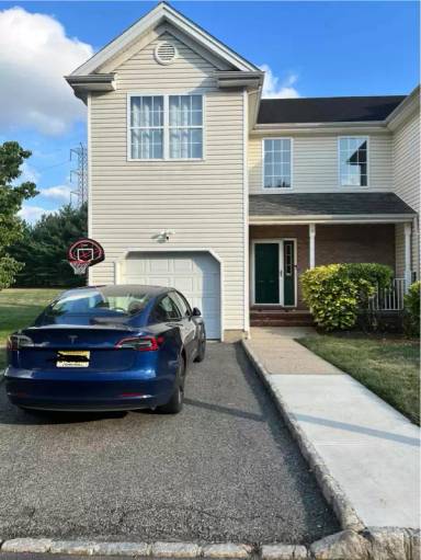 Main picture of 19 E Burgess Dr