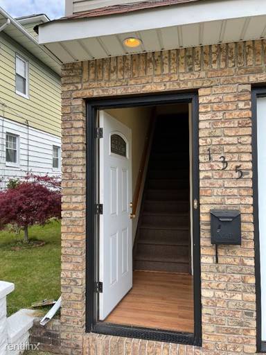 Main picture of 135 Maple Ave