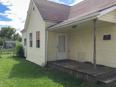 Main picture of 219 E 15th St