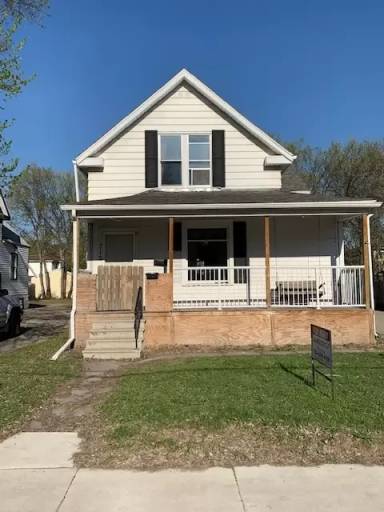 Main picture of 715 10th St N