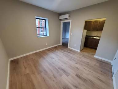 Main picture of 87 4th St