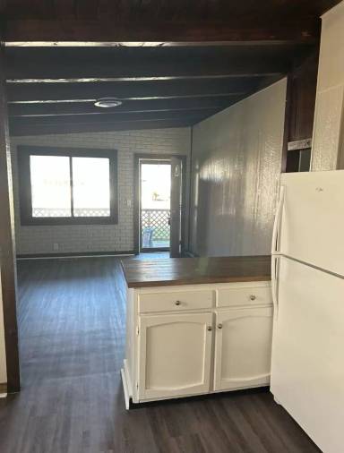 Main picture of 915 E Spraker St
