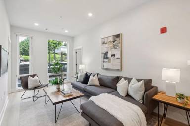 Main picture of 6910 Ridge Ave