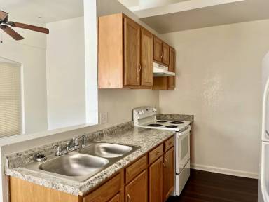 Main picture of 425 N 18th Dr