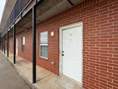 Main picture of 117 W Davis Ave