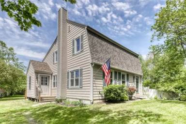 Main picture of 16 Grasshopper Ln