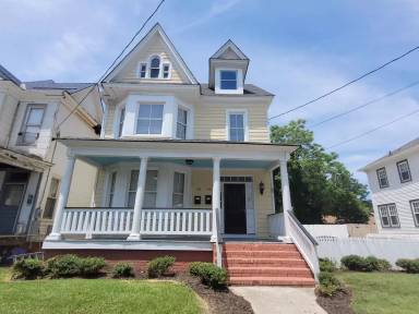 Main picture of 166 Webster Ave