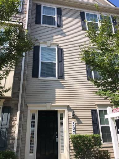 Main picture of 305 Paladium Ct