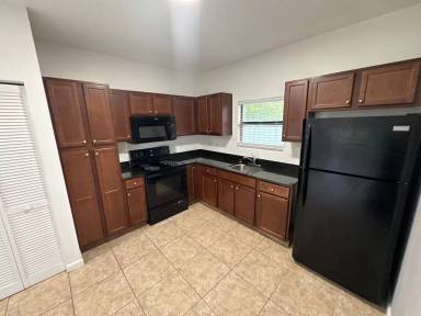 Main picture of 1025 NE 10th Ave