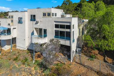 Main picture of 635 W Walnut Ave