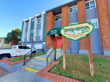 Main picture of 4439 Euclid Ave