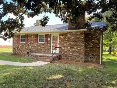 Main picture of 709 Vanderford St