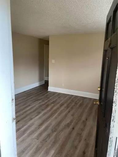Main picture of 242 Wayne Dr