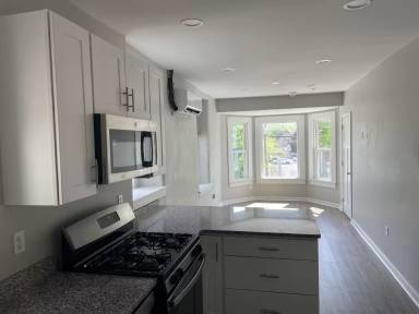 Main picture of 14 E 5th Ave